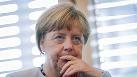 Může Merkelová za teror v Německu? Voliči spojitost s uprchlíky odmítají.