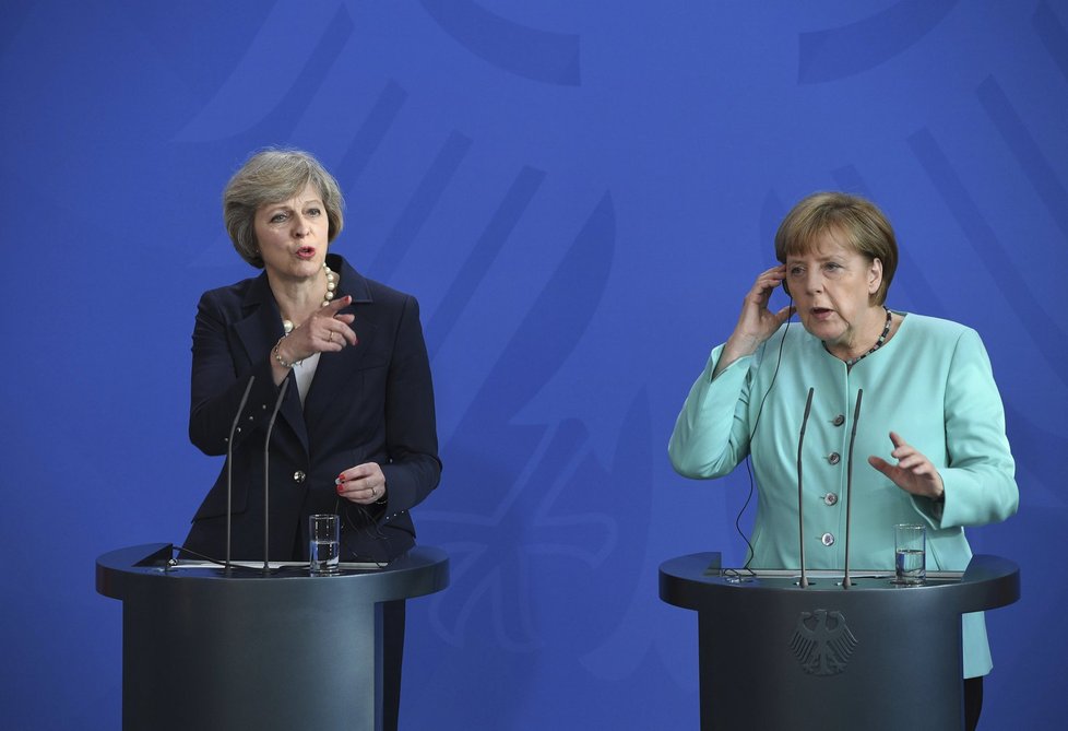 Německá kancléřka Angela Merkelová s britskou premiérkou Theresou Mayovou při setkání v Berlíně