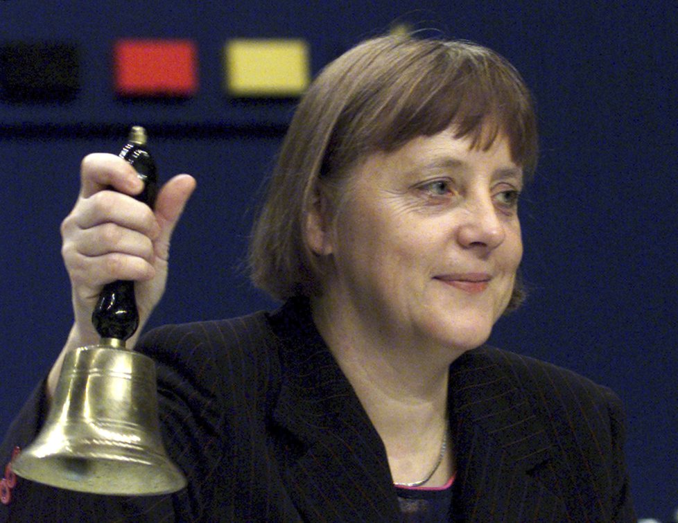 Angela Merkelová během svého zvolení předsedkyně CDU v roce 2000.