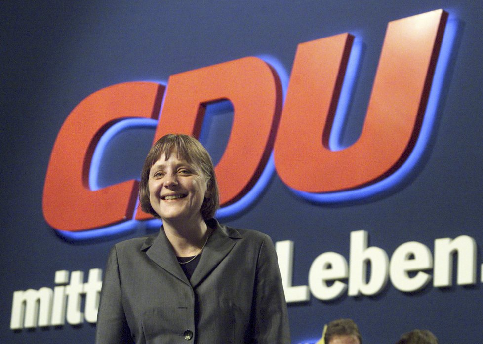 Angela Merkelová během svého zvolení předsedkyně CDU v roce 2000.