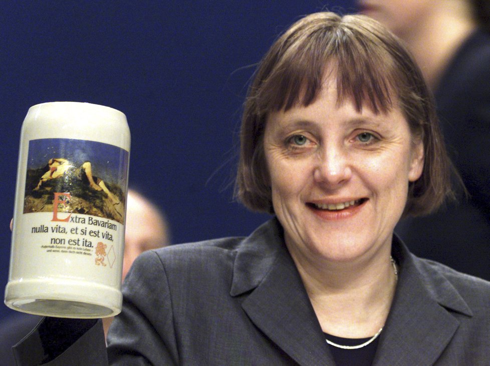 Angela Merkelová během svého zvolení předsedkyně CDU v roce 2000.