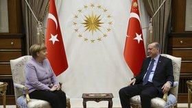 Angela Merkelová s tureckým prezidentem Erdoganem během návštěvy Ankary