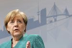 Krátit evropské fondy zemím, které nechtějí přijímat uprchlíky, podle Angely Merkelové nejde.