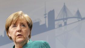 Krátit evropské fondy zemím, které nechtějí přijímat uprchlíky, podle Angely Merkelové nejde.