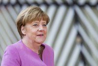 Merkelová schválila kroky proti Česku. Zaorálek: Uprchlíci Komisi neposlechnou