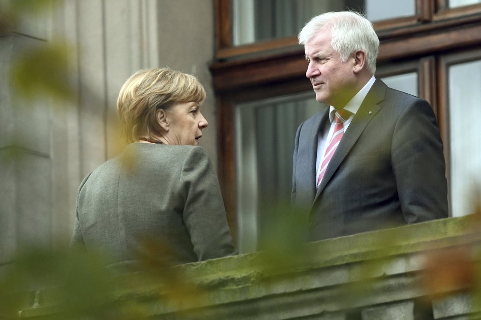 Německá kancléřka Angela Merkelová (CDU) se šéfem CSU Horstem Seehoferem