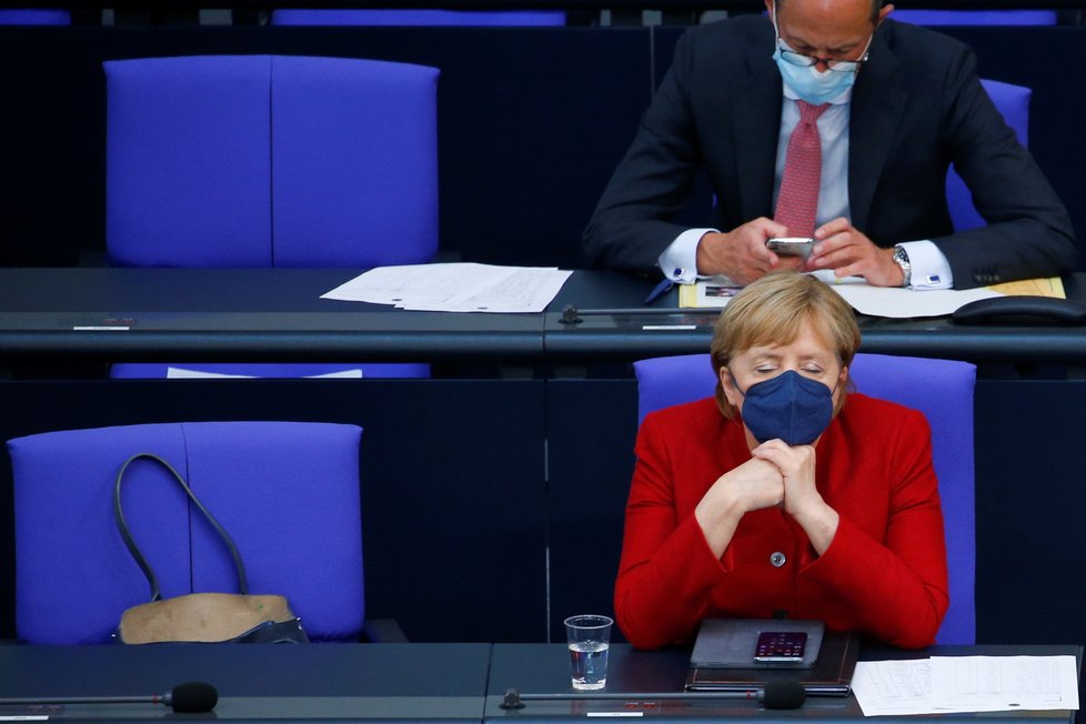 Německou kancléřku Merkelovou grilovali v Bundestagu kvůli Afghánistánu (25.8.2021).