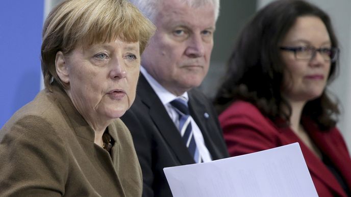 Kancléřka Merkelová (CDU) s Horstem Seehoferem (CSU) a Andreou Nahlesovou (SPD)