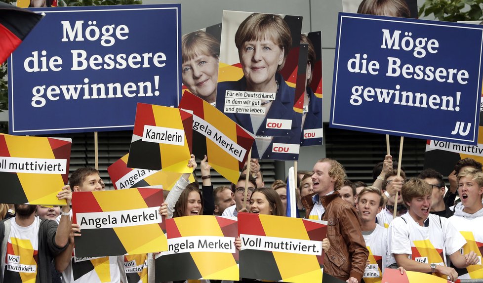 Angelu Merkelovou na východě Německa vypískali.