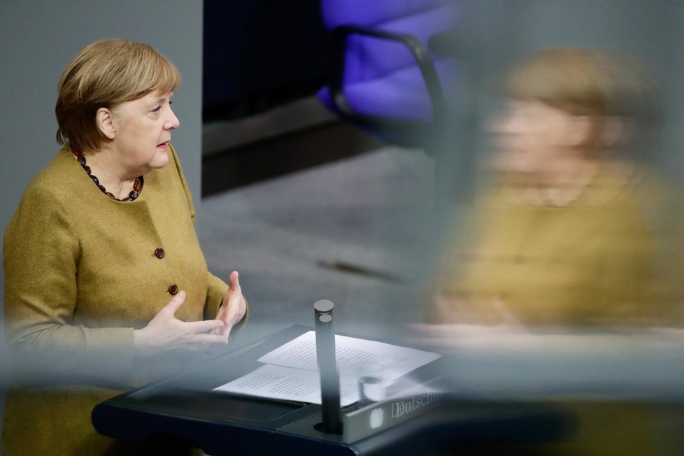 Německá kancléřka Angela Merkelová při projevu v německém parlamentu (11.2.2021)