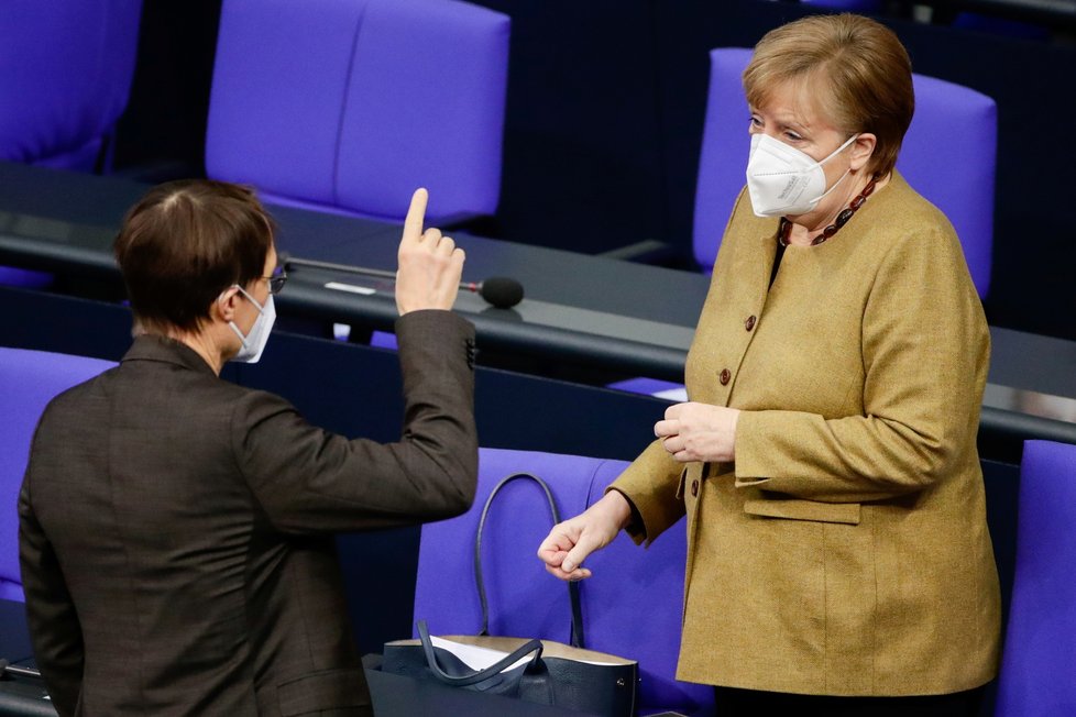 Německá kancléřka Angela Merkelová při projevu v německém parlamentu (11.2.2021)