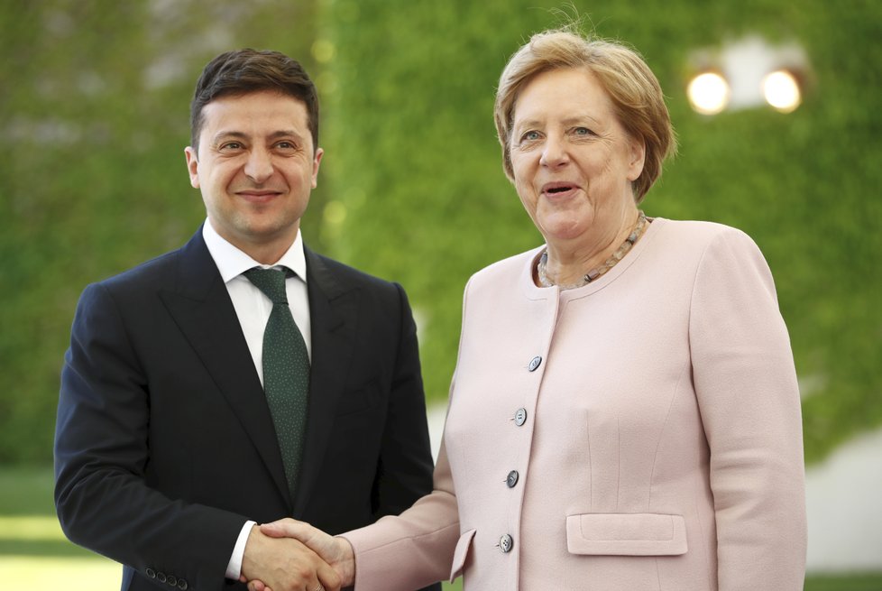 Německá kancléřka Angela Merkelová a ukrajinský prezident Volodymyr Zelenskyj