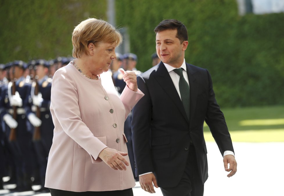 Německá kancléřka Angela Merkelová a ukrajinský prezident Volodymyr Zelenskyj