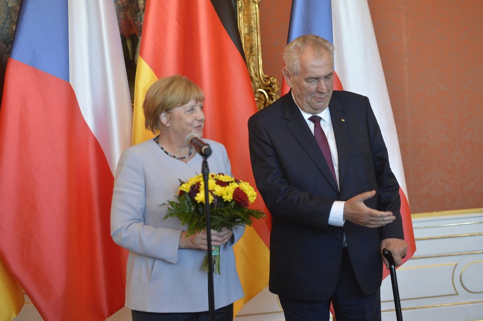 Angela Merkelová a prezident Miloš Zeman na Pražském hradě.