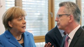 Německá kancléřka Angela Merkelová a ministr vnitra Thomas de Maizière