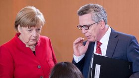 Německá kancléřka Angela Merkelová a ministr vnitra Thomas de Maizière