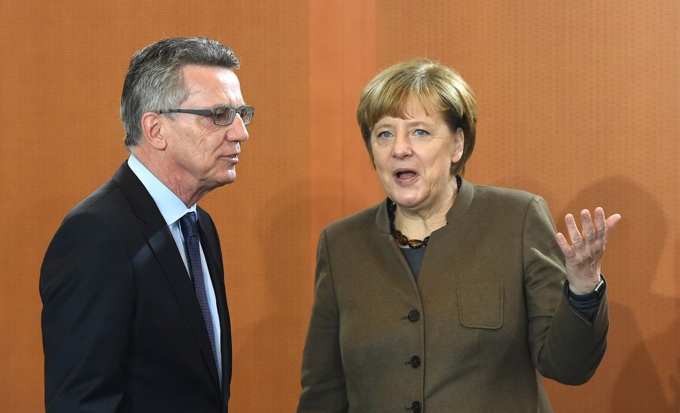 Německá kancléřka Angela Merkelová a ministr vnitra Thomas de Maiziére