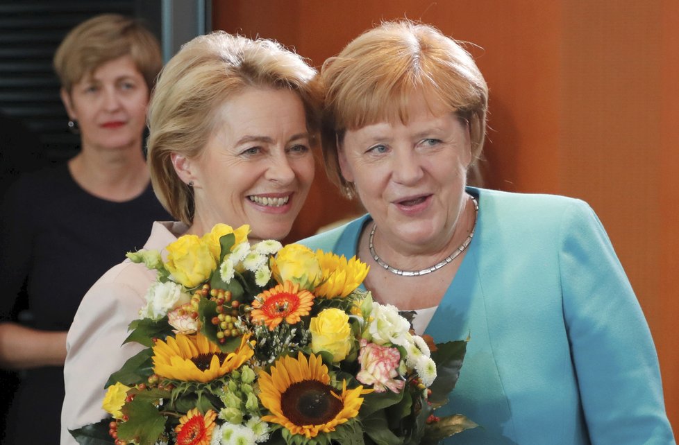 Merkelová a nová šéfka Evropské komise von der Leyenová: Gratulace kancléřce k 65. narozeninám