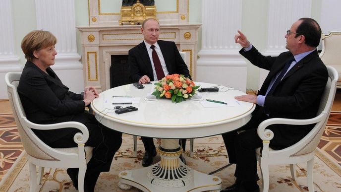 Angela Merkelová, Vladimir Putin a Francois Hollande během jednání v Moskvě