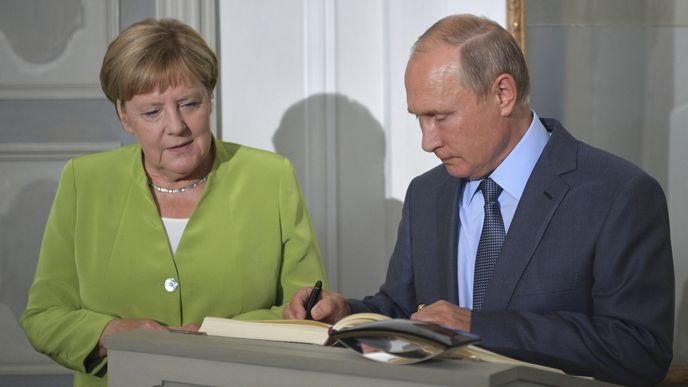 Angela Merkelová přijala Vladimira Putina na zámku Meseberg (18.8.2018)