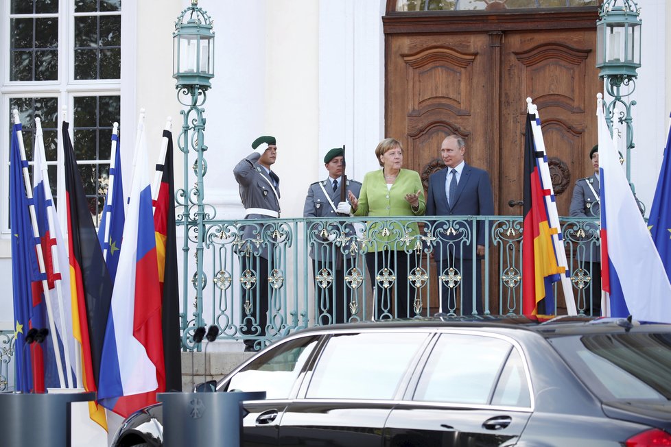 Angela Merkelová přijala Vladimira Putina na zámku Meseberg (18.8.2018)