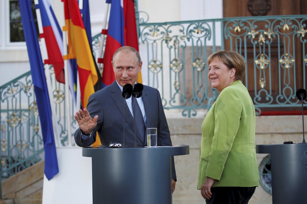 Angela Merkelová přijala Vladimira Putina na zámku Meseberg (18.8.2018)