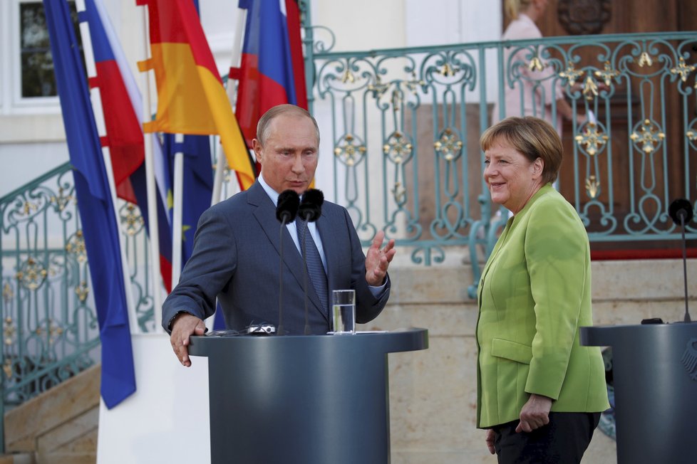 Angela Merkelová přijala Vladimira Putina na zámku Meseberg (18. 8. 2018)