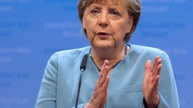 Německé kancléřce Angele Merkelové se nedaří sestavit vláda, což se odráží na jejích preferencích.