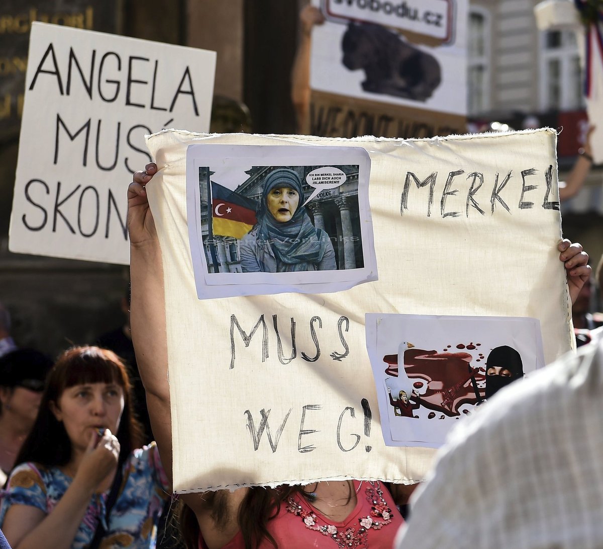 Návštěva Angely Merkelové v Praze vyvolala celou řadu protestů a demonstrací.