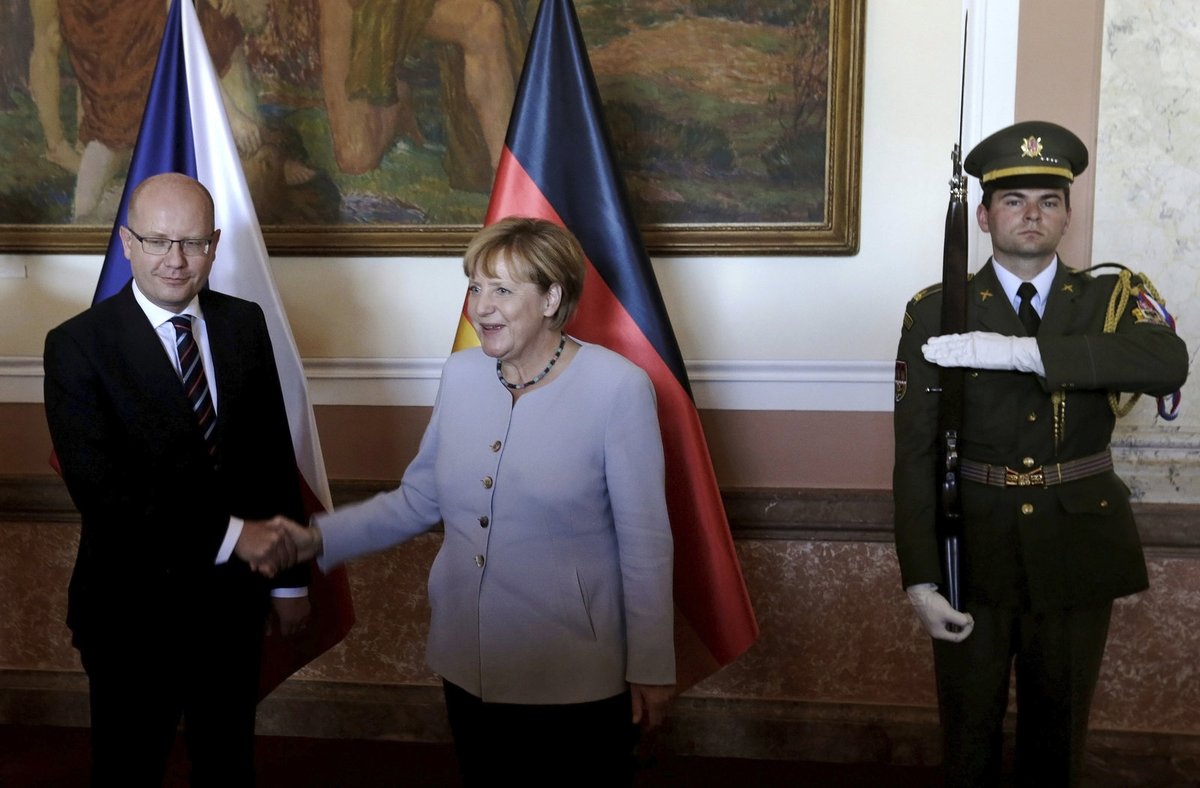 Merkelovou přijal premiér Bohuslav Sobotka.