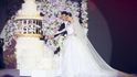 #4 Angela Yeungová a Chuang Siao-min. Čínská herečka, zpěvačka a modelka s přezdívkou Angelababy a čínský herec do toho v roce 2015 praštili ve velkém stylu. Svatební dort měřil přes tři metry a byl ve tvaru kolotoče. Náklady na svatbu činily 31 miliónů dolarů, dnes tedy asi 33 miliónů dolarů (710 miliónů korun).