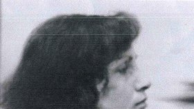 Pamětnice Angelika Cholewa ve vyšetřovací važbě v NDR v roce 1980.