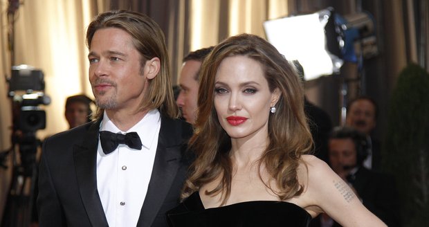 Angelina Jolie a Brad Pitt se zhlédli v královském páru