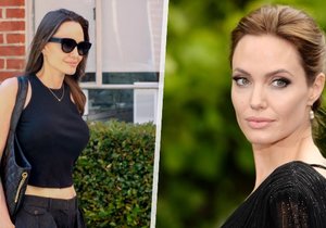 Extrémně štíhlá Angelina Jolie předvedla obří silikony bez podprsenky.