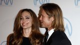 Potvrzeno! Angelina Jolie čeká dvojčata, budou to dva kluci