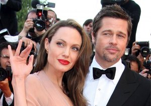 Angelina Jolie a Brad Pitt se snaží skloubit svůj vztah s kariérou a šesti potomky.