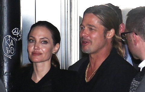 Rychle, než se vrátí děti: Pitt vzal Jolie na večeři už den před narozeninami!