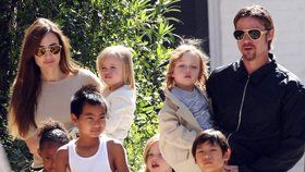 Divoká domácnost Jolie a Pitta: Chaos, neúcta k rodičům a nůž jako dárek pro dítě 