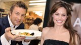 Angelina Jolie tloustne s Jamiem Oliverem. Kvůli svatbě!