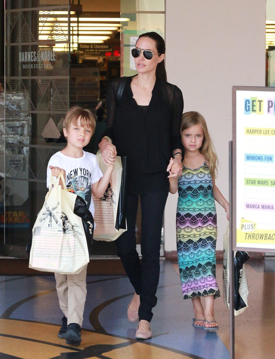 Angelina Jolie s dvojčaty Vivienne Marcheline a Knoxem Leonem.