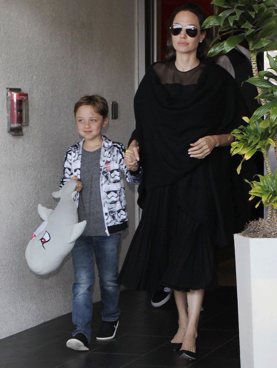 Angelina Jolie s nejmladším synem Knoxem Leonem.