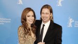 Angelina Jolie a Brad Pitt se o víkendu vezmou, šílí celý svět