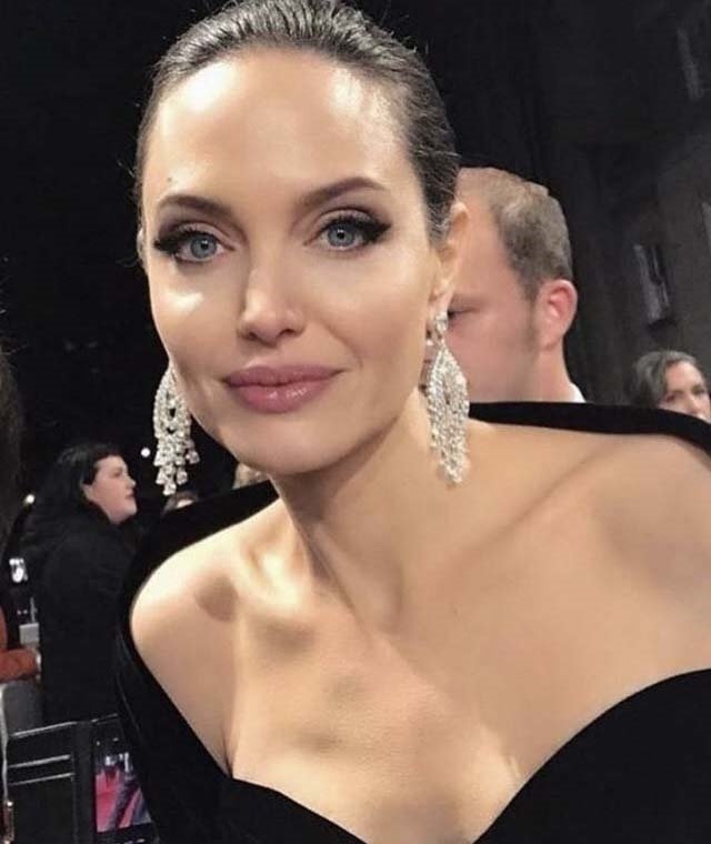 Angelina prodává svého Churchilla!