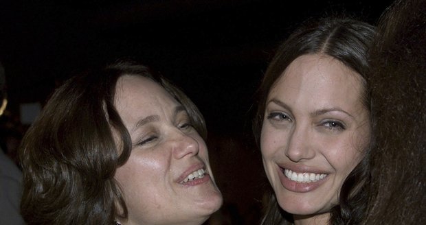 Angelina s matkou Marcheline Bertrand