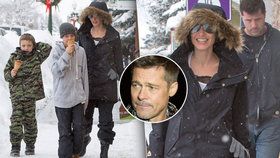 Rozchod Jolie a Pitta: Angelina si vesele lyžuje s dětmi, Brada ubíjí samota 