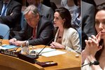 Hollywoodská hvězda Angelina Jolie členy Rady bezpečnosti OSN zkritizovala za neschopnost ukončit válku v Sýrii.