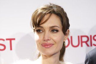 Angelina Jolie má dvojnici! Poznáte, která je která? 