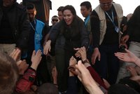 Angelina Jolie v uprchlickém táboře: Kvůli našemu selhání teď vládne ISIS