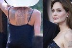 Angelina Jolie má na zádech tři nová tetování!