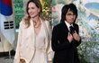 Herečka Angelina Jolieová vyvedla svého syna Maddoxe na státní večeři do Bílého domu. Herečka Angelina Jolieová vyvedla svého syna Maddoxe na státní večeři do Bílého domu.